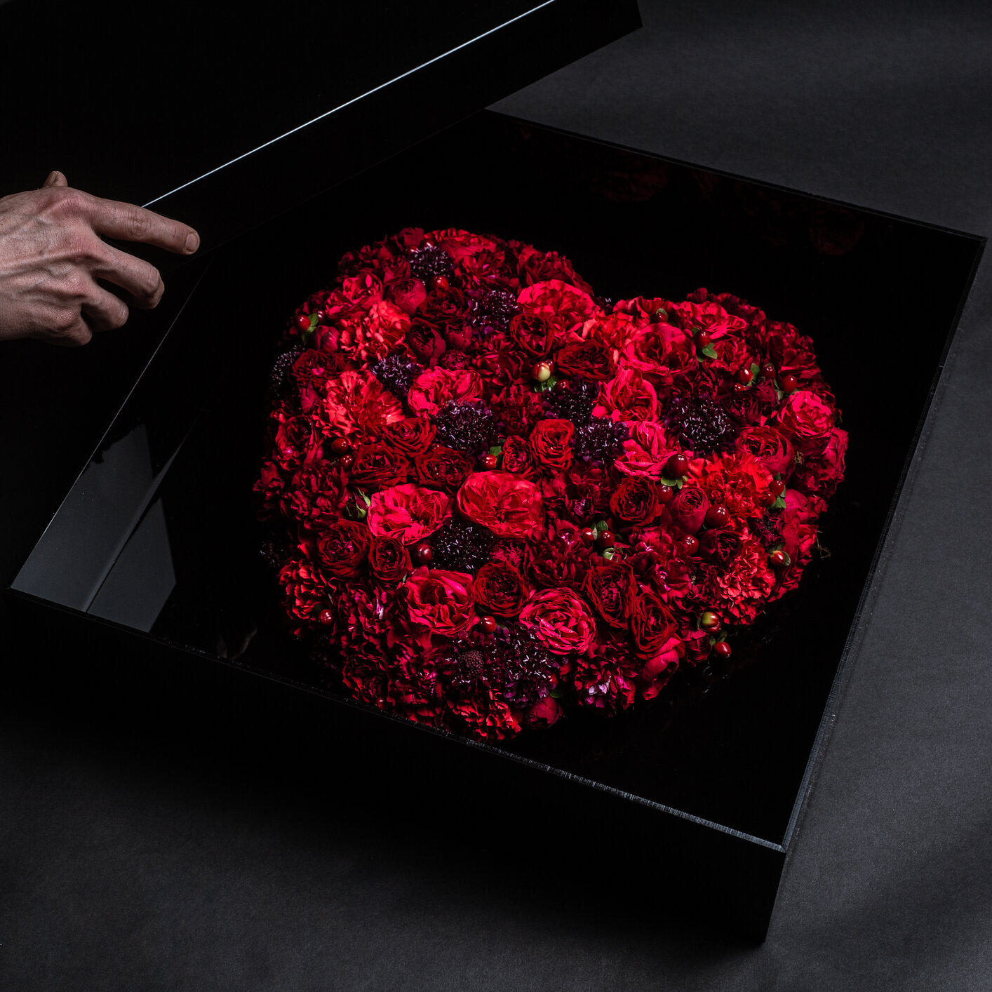 Luxury Valentine’s Day Gifts & Flowers: A Guide to Thoughtful Ways of Celebrating Love